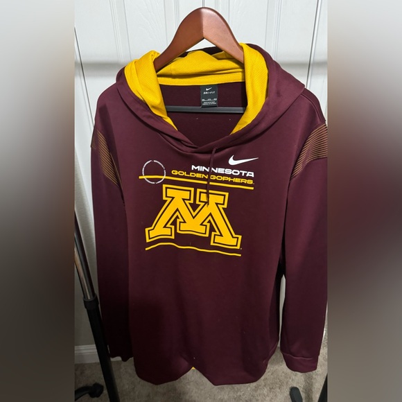 Nike Other - Men's Nike Maroon Minnesota Golden Gophers 2021 Team Sideline Pullover Hoodie